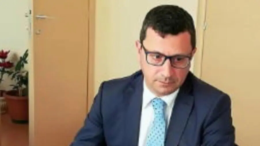 images Inchiesta Amc di Catanzaro, Correggia: "Chiarirò tutto e subito, andavo a trovare mio padre mentre faceva la chemio"