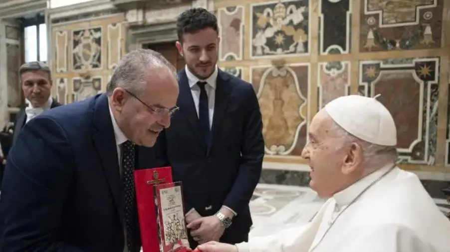 Bianco, il sindaco Versace ringrazia Michele Affidato: “La sua arte ha dato valore al nostro borgo”