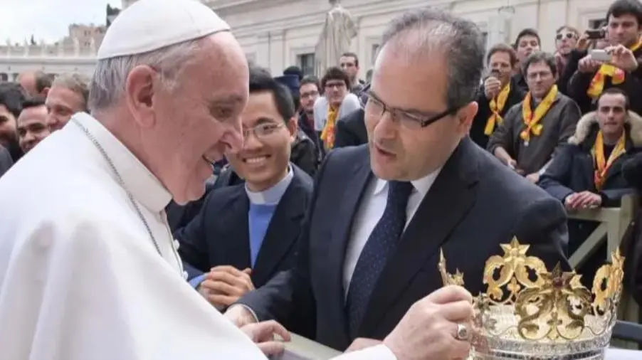 images Michele Affidato realizza la corona per Santa Veneranda di Carfizzi