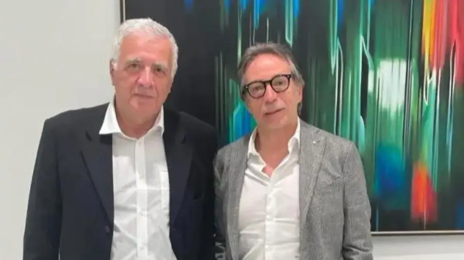 images La Banca Montepaone diventa galleria d'arte con le opere dell'artista Pino Pingitore