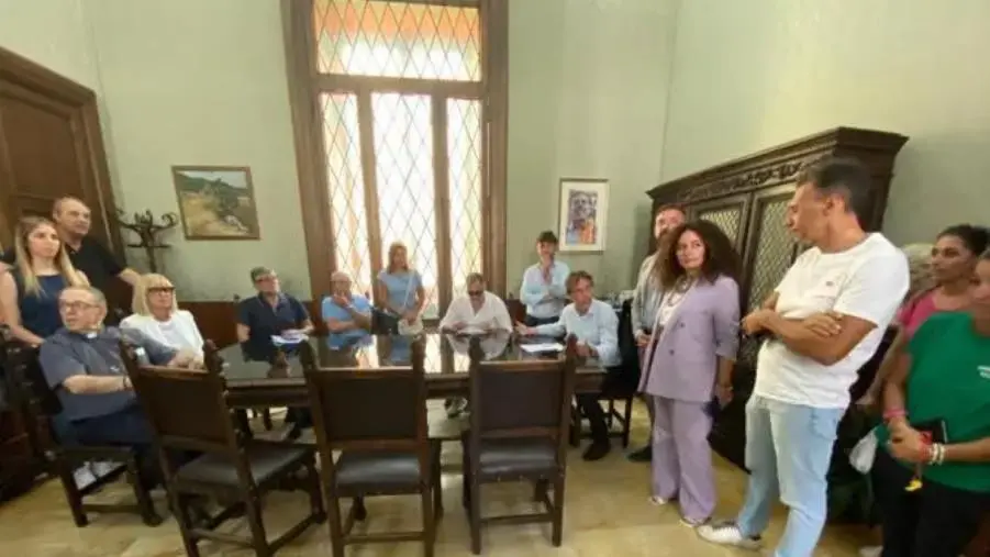 images Protesta Fondazione Betania al Comune, una delegazione sta incontrando il sindaco Fiorita