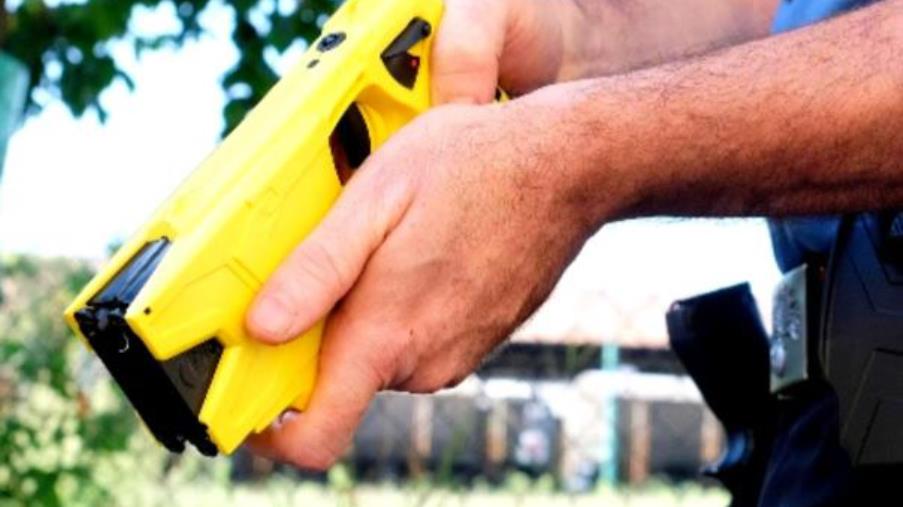 images Curinga, va in escandescenza e minaccia i carabinieri: primo intervento del "taser" in Calabria 