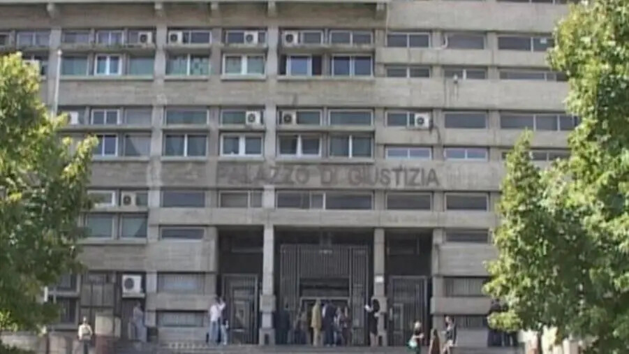 Bimbi maltratti nel Cosentino: resta in carcere il compagno della madre images Bimbi maltratti nel Cosentino: resta in carcere il compagno della madre