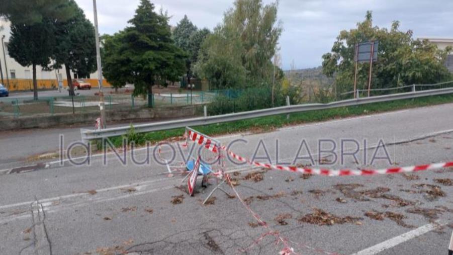 Squillace, previsto per la settimana prossima l'intervento per riaprire la provinciale images Squillace, previsto per la settimana prossima l'intervento per riaprire la provinciale