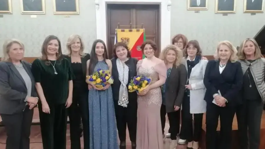 Catanzaro, successo per il recital presentato dal Soroptimist: iniziativa per valorizzare talenti calabresi images Catanzaro, successo per il recital presentato dal Soroptimist: iniziativa per valorizzare talenti calabresi
