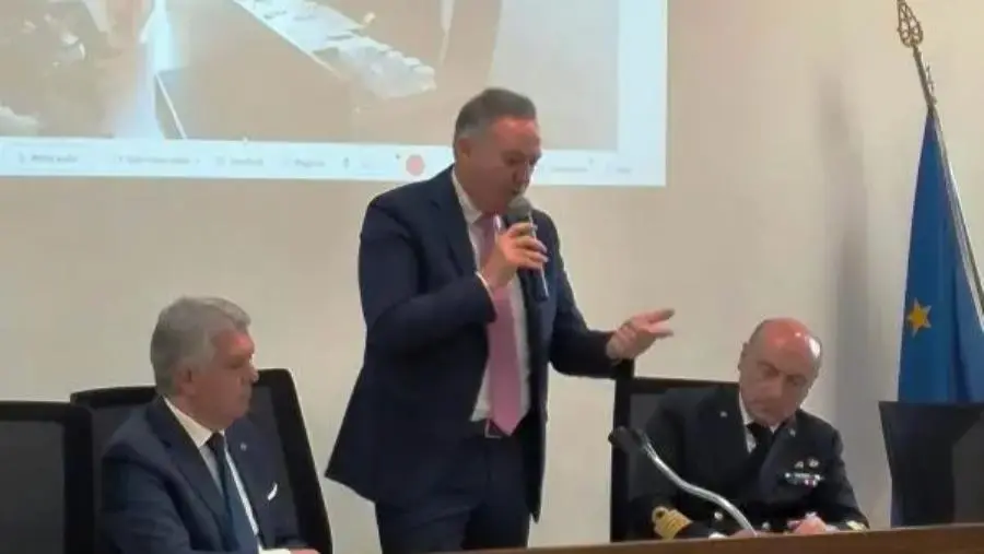 images Fruibilità delle acque di balneazione della Calabria, l'Arpacal incontra la Regione  