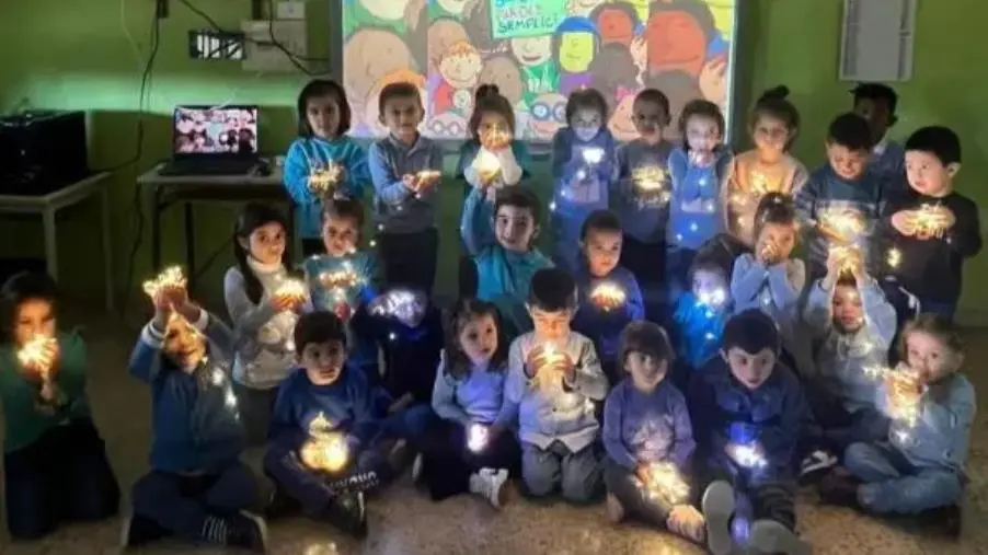 images Giornata mondiale dell'Unicef: l’iniziativa Go Blue anche all’I.C. 'Catanzaro Nord Est Manzoni'