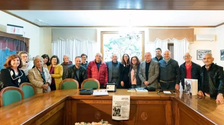 Pentone fa festa con la castagna e omaggia il fotografo Mario Greco images Pentone fa festa con la castagna e omaggia il fotografo Mario Greco