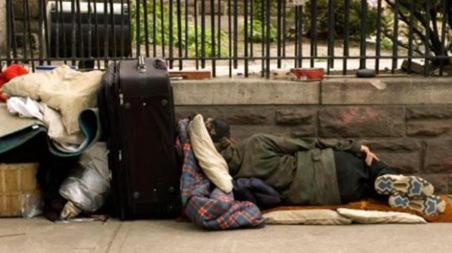 images Riflessione di Salvatore Condito su "una società di invisibili"