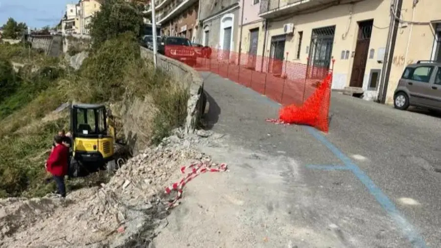 Catanzaro, dopo un'attesa infinita (ri)partono i lavori per il raddoppio di via Carlo V images Catanzaro, dopo un'attesa infinita (ri)partono i lavori per il raddoppio di via Carlo V