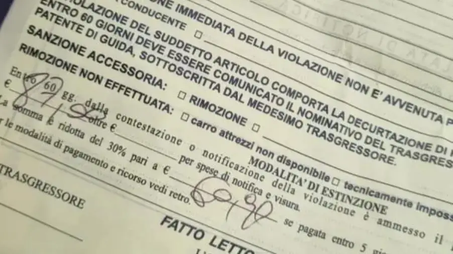 images Catanzaro, nessun parcheggio e multe salate in via Broussard: la rabbia dei residenti