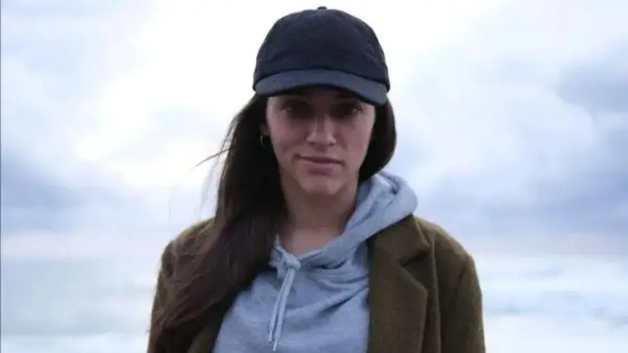 images Dai live nei locali al suo primo brano: la cantautrice cosentina Paola Pizzino all'esordio con "Logico", fuori il 14 dicembre