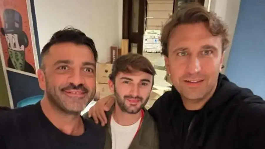 images Catanzaro, Pio e Amedeo cenano al Fazzari's: ed è già spettacolo (VIDEO)