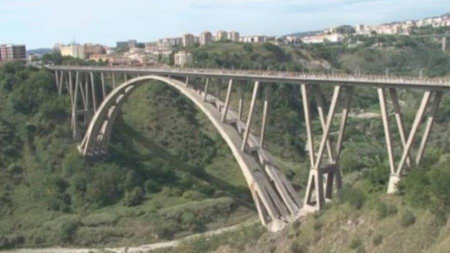 images Ponte Bisantis, Cara Catanzaro: "A quando il completamento dei lavori?"