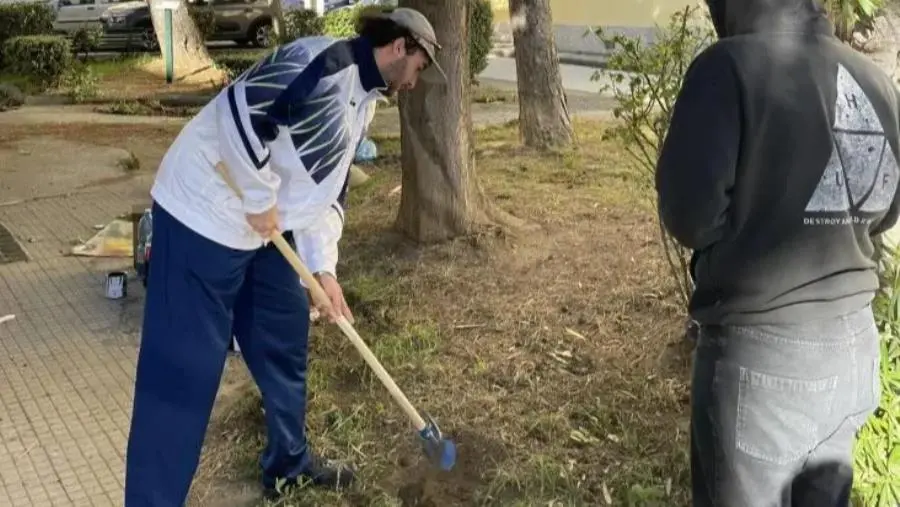 images Catanzaro, i volontari dell’Associazione Rinnova ridanno vita al parco di via De Nobili

