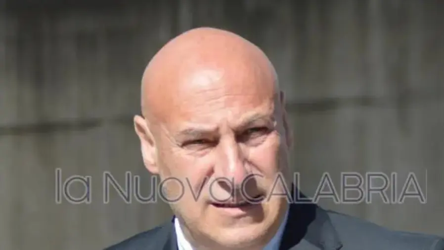 Crotone, consigliere comunale aggredito: si dimette il sindaco Voce