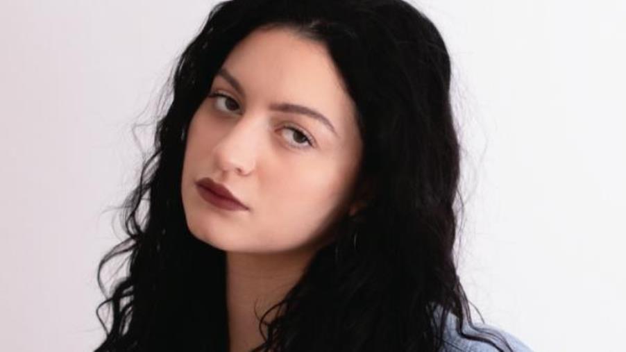 images Catanzaro, l'attivista e scrittrice Valeria Fonte alla Ubik del quartiere Lido
