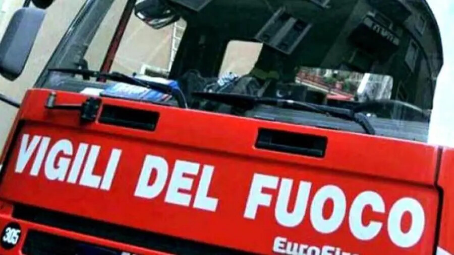 images Orrore nel Cosentino: trovata un'auto carbonizzata con 4 cadaveri a bordo 