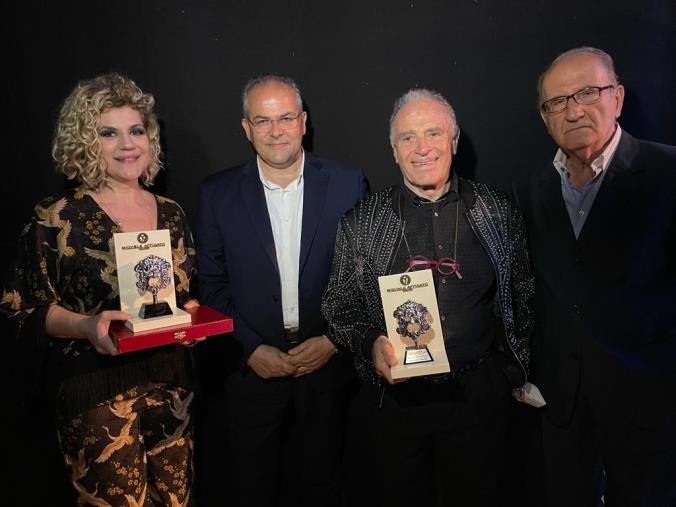 images Il Cantagiro premia Vianello e Villa con la Maschera d’Argento di Affidato. La kermesse ha fatto tappa al Teatro Rendano di Cosenza
