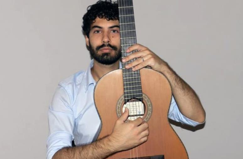 images Lunedì 2 ottobre il Recital del chitarrista Emanuele Gramisci alla Sala Mahler di Trebisacce
