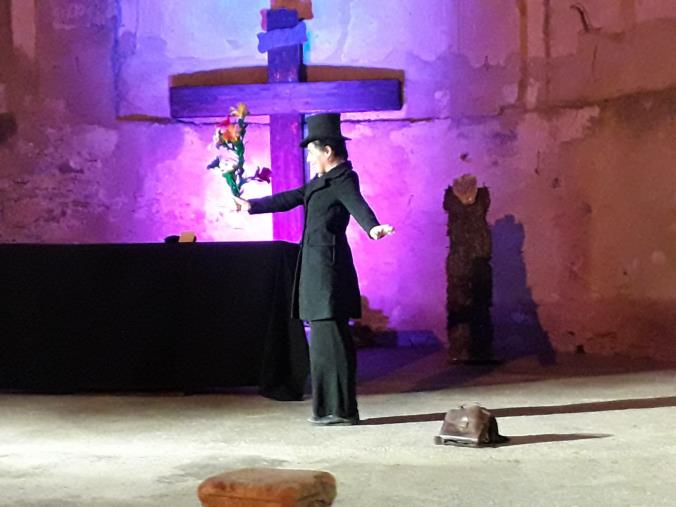 Simeri Crichi. Lo spettacolo di Emi Bianchi e il concerto di Alex Ricci chiudono la III edizione del Mome, il Festival della Memoria images Simeri Crichi. Lo spettacolo di Emi Bianchi e il concerto di Alex Ricci chiudono la III edizione del Mome, il Festival della Memoria