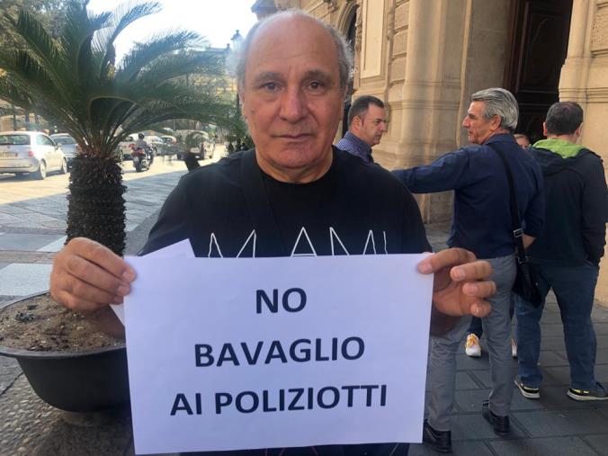 Caos Questura a Catanzaro, Allotta (Pnfd) va avanti con lo sciopero della fame: “Basta schiaffi alla dignità dei poliziotti” images Caos Questura a Catanzaro, Allotta (Pnfd) va avanti con lo sciopero della fame: “Basta schiaffi alla dignità dei poliziotti”