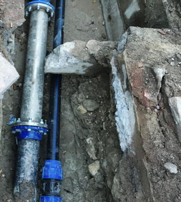 images Perdita d’acqua a via Miraglia: tempestivo doppio intervento di riparazione del Comune 