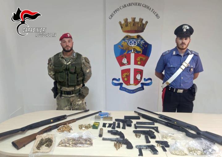 images Gioia Tauro, I carabinieri trovano un arsenale: 2 arresti
