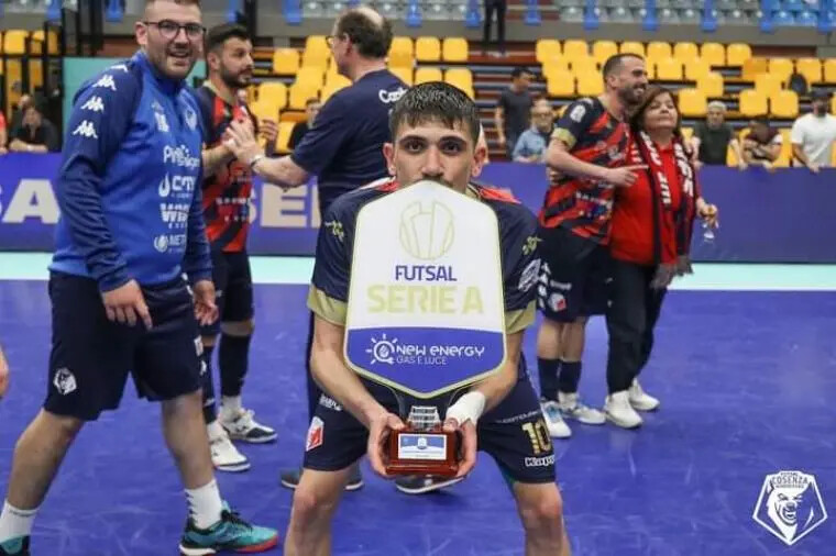 Futsal, Gigi Monterosso saluta la Pirossigeno Cosenza: il "diez" è pronto per nuove sfide images Futsal, Gigi Monterosso saluta la Pirossigeno Cosenza: il "diez" è pronto per nuove sfide