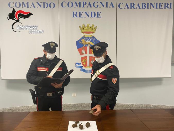 Spaccio di stupefacenti a Rende. Trovato con 188 grammi di hashish, arrestato images Spaccio di stupefacenti a Rende. Trovato con 188 grammi di hashish, arrestato
