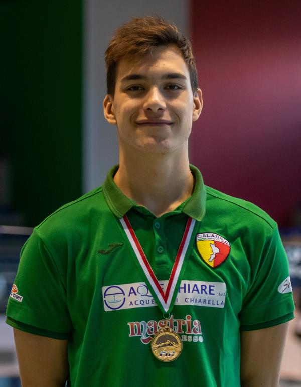 images Ancora un successo per la Calabria Swim Race. La società guidata dal presidente Gallo ottiene la medaglia d’oro con l’atleta Davide Passafaro