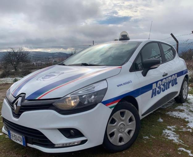 Cosenza, cercano di entrare in una scuola: fermati 4 ragazzi stranieri dai Carabinieri allertati dall'Assipol images Cosenza, cercano di entrare in una scuola: fermati 4 ragazzi stranieri dai Carabinieri allertati dall'Assipol