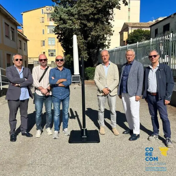 images Rispetto dei tetti di radiofrequenza a Catanzaro, verifica di Co.Re.Com. e Arpacal all'IC "Mater Domini": primi dati nella norma