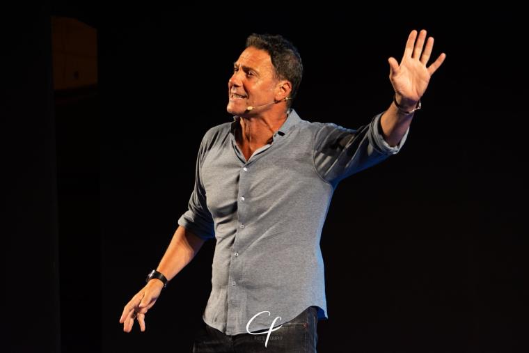 images Marco Falaguasta in scena al Sybaris per il quinto appuntamento della XX Stagione Teatrale di Castrovillari