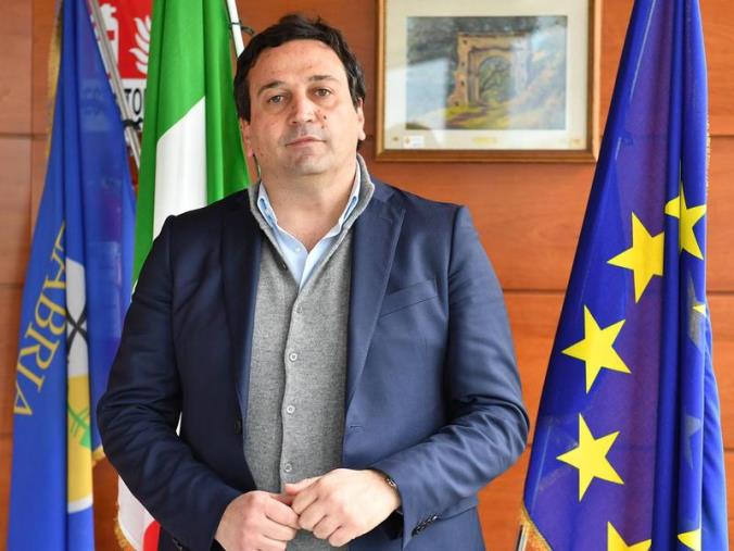 Lavoratrice aggredita a Soverato, Orsomarso: "Non consentiamo che la nostra Calabria straordinaria sia vanificata da atteggiamenti di arroganza e di violenza"
images Lavoratrice aggredita a Soverato, Orsomarso: "Non consentiamo che la nostra Calabria straordinaria sia vanificata da atteggiamenti di arroganza e di violenza"