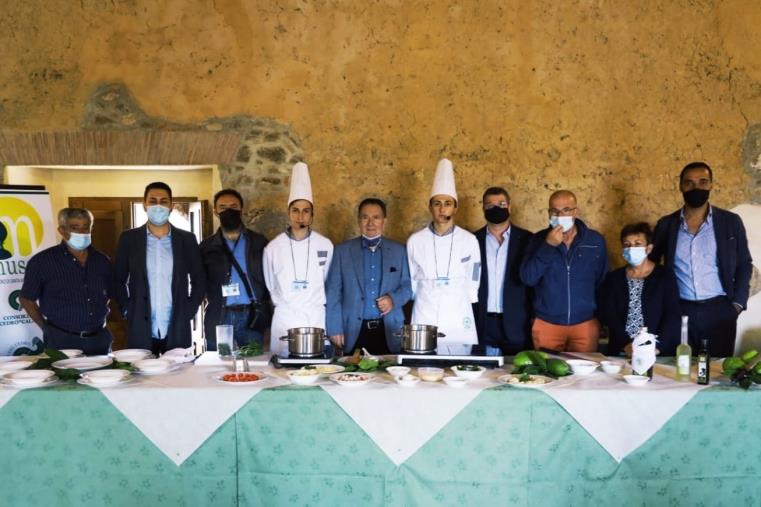 images Santa Maria del Cedro. Festa della raccolta, Adduci: "Il Cedro, per le sue implicazioni culturali, può giocare un ruolo guida per lo sviluppo dell’intera Calabria"