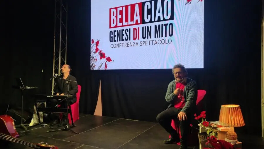 Al via a Vibo l’XI edizione del Festival "Leggere & Scrivere": in tanti per l’inaugurazione tra libri, mostre e spettacoli images Al via a Vibo l’XI edizione del Festival "Leggere & Scrivere": in tanti per l’inaugurazione tra libri, mostre e spettacoli