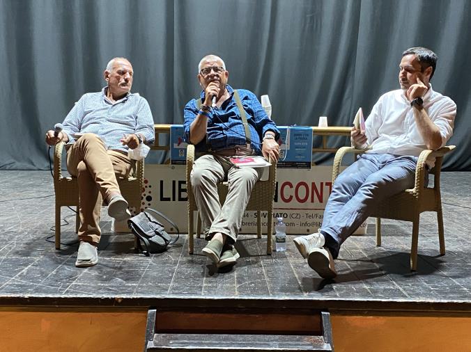 images Soverato, Filippo Veltri presenta “Quando c’era la politica” 