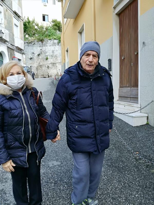 images Coronavirus. Correggia (PerLe Demenze. Famiglie Unite Calabria): "Garantire alle persone con demenze la possibilità di brevi uscite sotto casa in sicurezza"