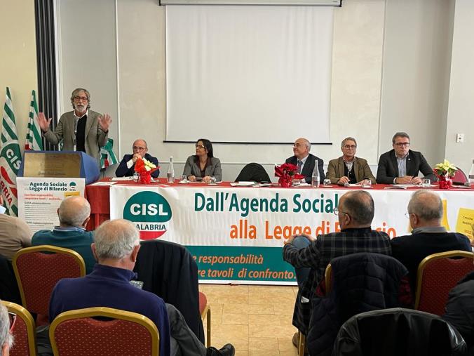 images Assemblea Cisl a Lamezia sulla manovra, Russo: "Migliorare contenuti per lavoratori, pensionati, famiglie"