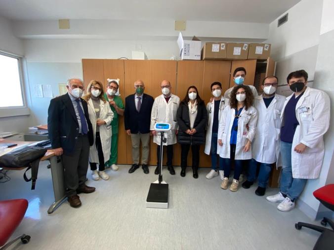 images Catanzaro, Cisl e Anteas donano una bilancia pesa persone all’U.O.C. di Pneumologia del "Mater Domini"
