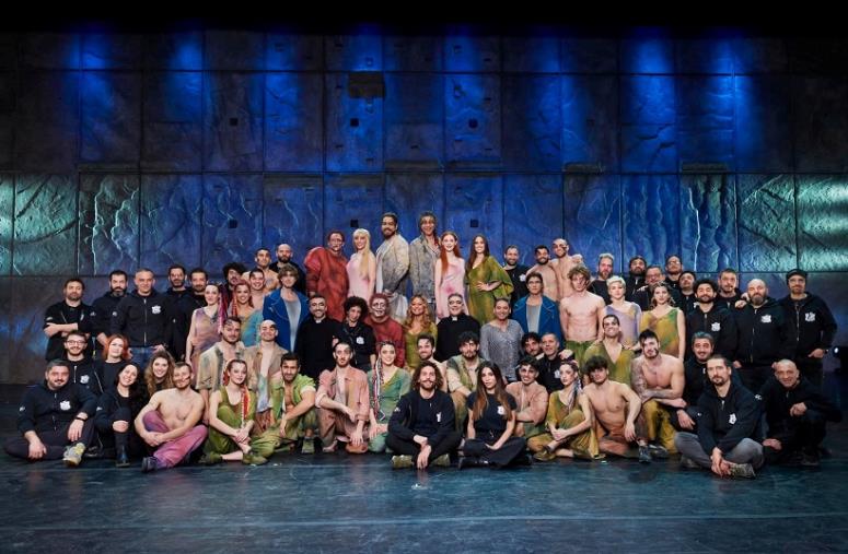 Spettacolo, sale la febbre per Notre Dame de Paris in scena dal 26 al 28 maggio al Palacalafiore images Spettacolo, sale la febbre per Notre Dame de Paris in scena dal 26 al 28 maggio al Palacalafiore