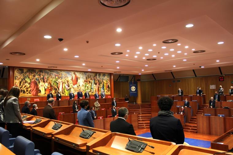 images Il Consiglio regionale tributa un minuto di silenzio per le vittime della guerra in Ucraina 