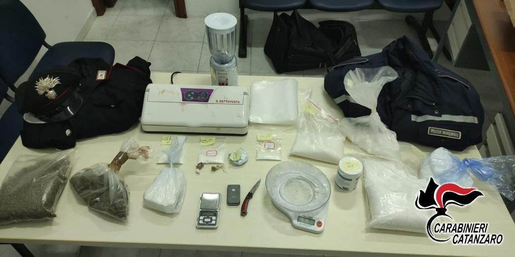 images Catanzaro. Droga nel centro storico: arrestato un 24enne