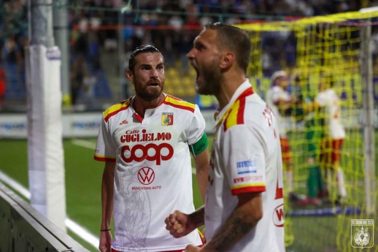 Us Catanzaro 1929, partita la prevendita per il match col Messina images Us Catanzaro 1929, partita la prevendita per il match col Messina