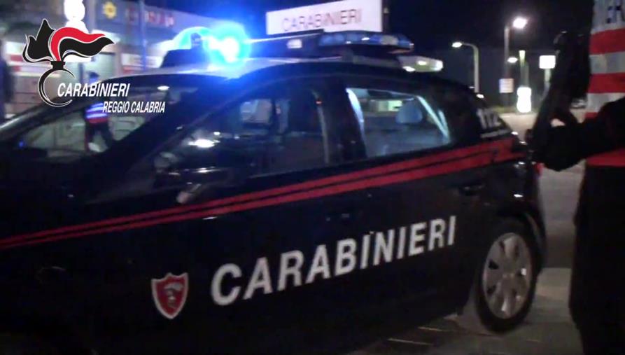 images Armi e truffa: 8 persone denunciate nel reggino