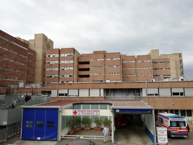 Casi positivi nel reparto di Medicina d'accettazione e d'urgenza: sospesi i ricoveri al Gom di Reggio images Casi positivi nel reparto di Medicina d'accettazione e d'urgenza: sospesi i ricoveri al Gom di Reggio