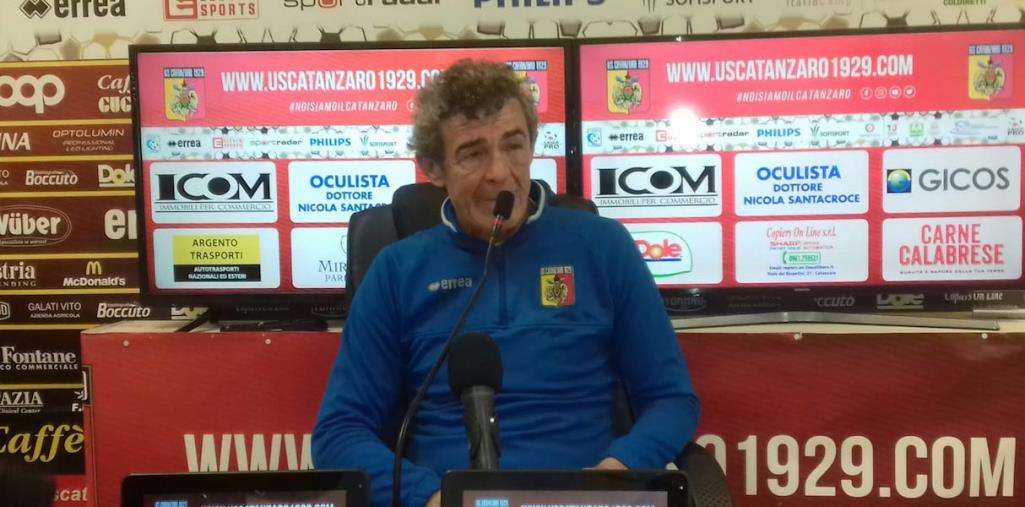 Us Catanzaro 1929, vigilia del match con la Viterbese. Auteri: "Ci siamo rinforzati, i ragazzi sono sereni e mi aspetto maggiore consapevolezza in campo" images Us Catanzaro 1929, vigilia del match con la Viterbese. Auteri: "Ci siamo rinforzati, i ragazzi sono sereni e mi aspetto maggiore consapevolezza in campo"