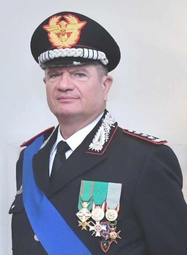 images Il generale dei Carabinieri Gianfranco Cavallo in visita alla Legione Calabria a Catanzaro