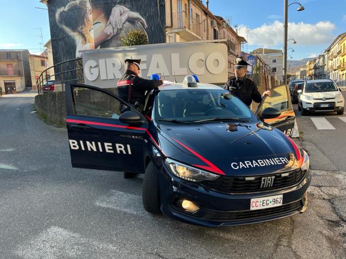 images Girifalco, via vai sospetto da quella casa: arrestata 